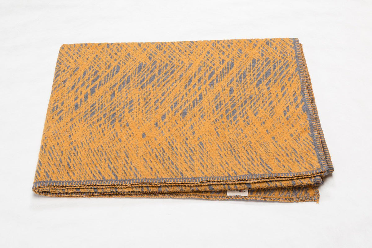 DECO Cotton Relief Throw | Gold | 130 x 200 cm