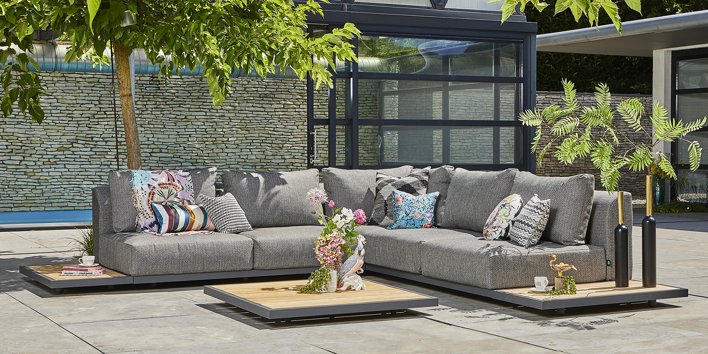 Corner outlet patio set